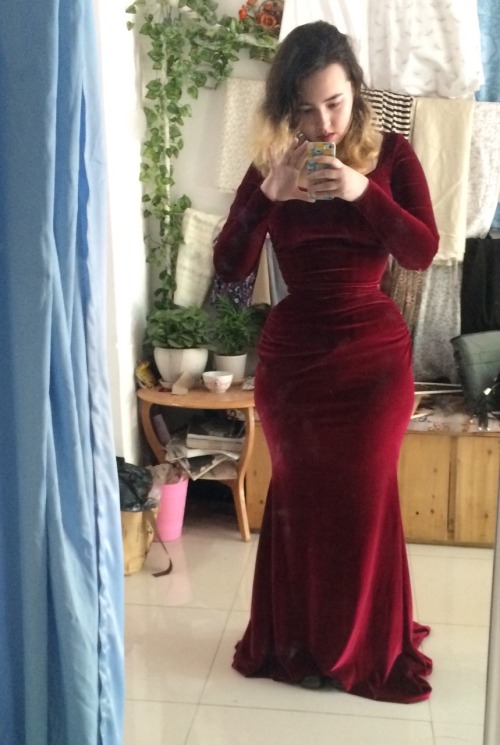 thecorsetauthority: corsetsetc:  Corsetry &amp; Romance underbust underneath velvet dress :) pro