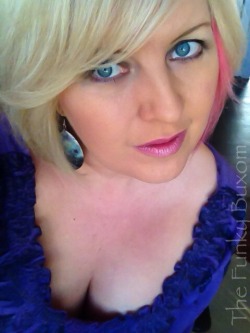 thefunkybuxom:  Pink lips and cleavage today…