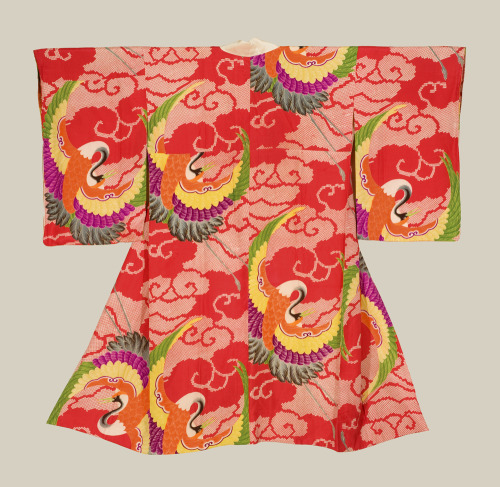 A colorful Taisho-period juban (underkimono).  Taisho era (1912-1926), Japan.  The Kimono Gallery  
