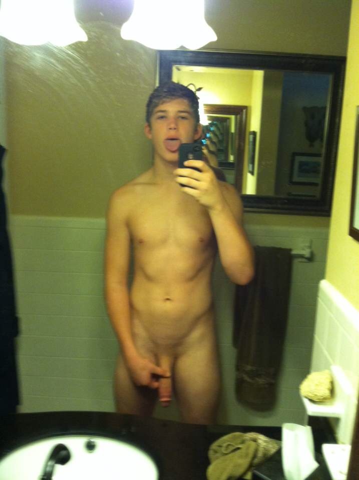 slutykikslave:  i-lads:  Straight teen lad’s filthy selfie pics  Follow slutykikslave