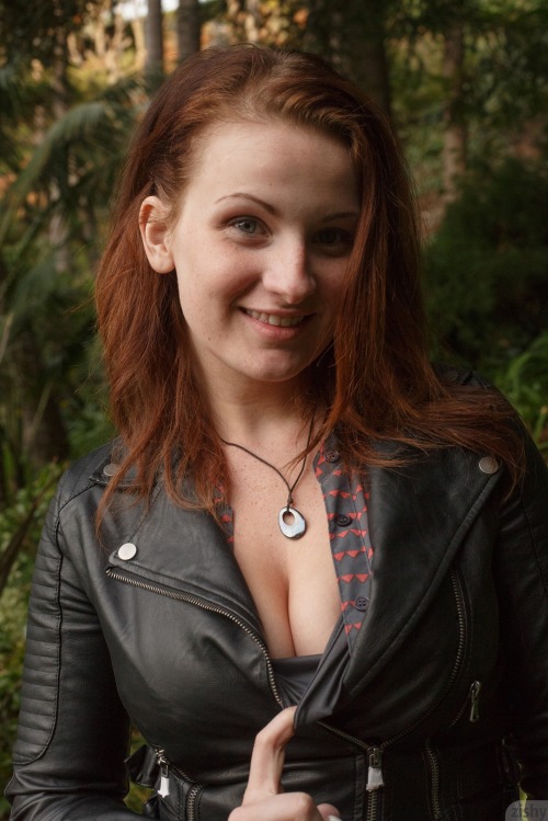 zishy:  Emmy Sinclair from www.zishy.com adult photos