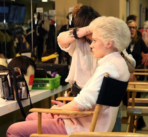 ihaveafeelingitsmichigan: Kate backstage at SNL