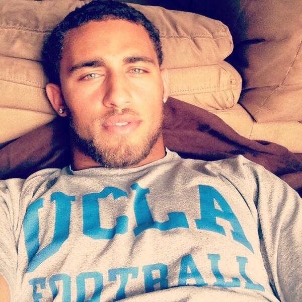 chuckinupthedeuces:  Is it bad I just followed him on twitter based off this picture