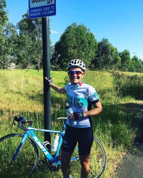 velovixensdubai: Here’s one of our Aussie posse, wee Scottish Pocket Rocket Karina, reppin on the M7