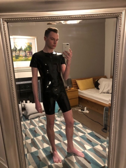 gayrubberteen: In my second skin