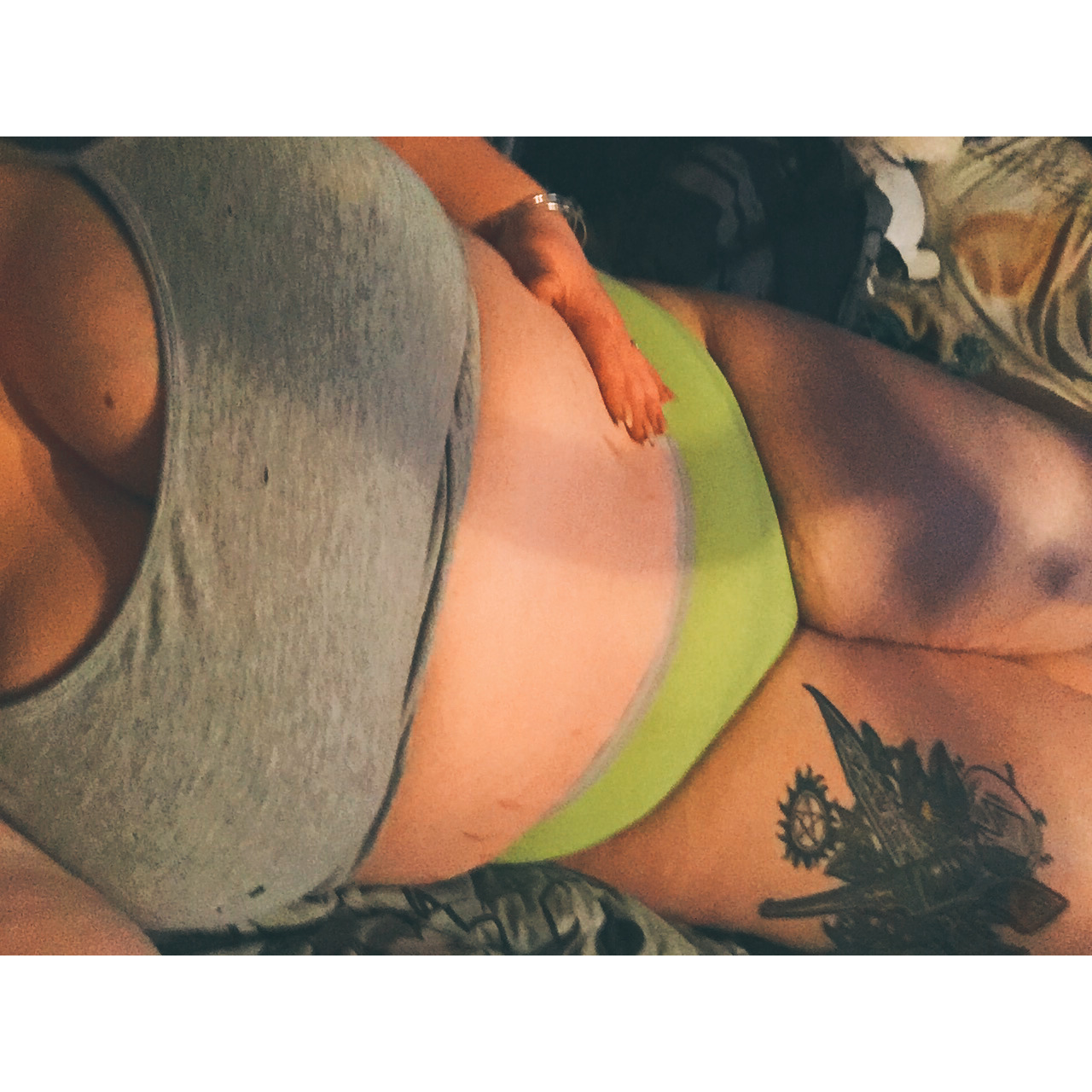 0re0princ3ss:  Hella thick, hella cute 💋