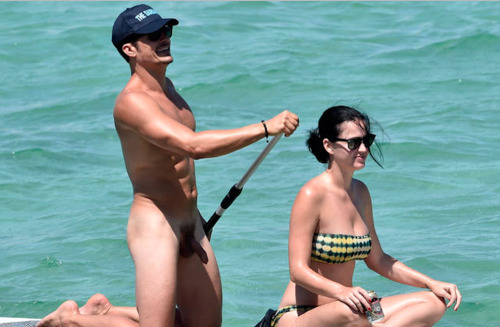 bizarrecelebnudes:  Orlando Bloom - British Actor (Part 1)Don’t know why he felt the need to kayak naked in front of a bunch of cameras but who’s complaining? Great dick. Never thought we’d see him fully naked. 