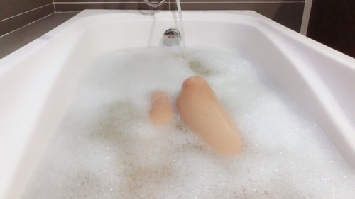 yuejin98: Relax  Đi Sapa mà vẫn nóng lắm chắc lên Fansipan mới đỡ nực thôi ^^ Tối mò lên bể bơi nước