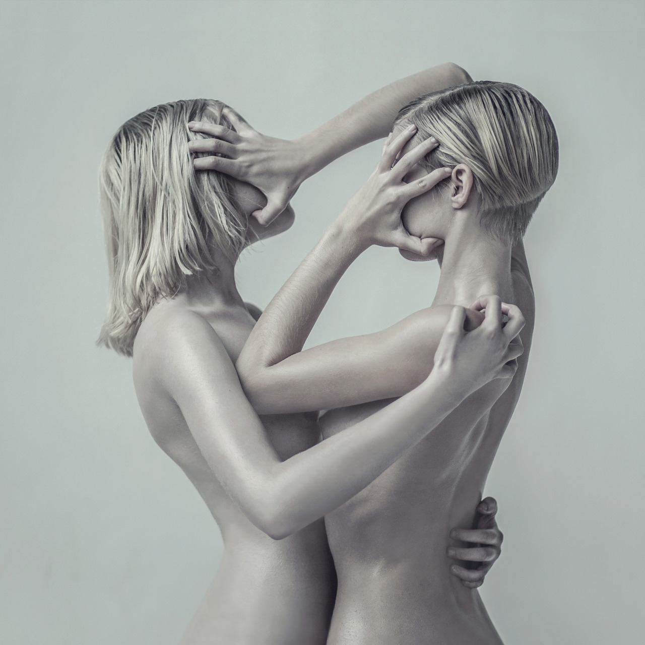 evelynbencicova:  CLOSE photo and art-direction: Evelyn Bencicova make-up and production: