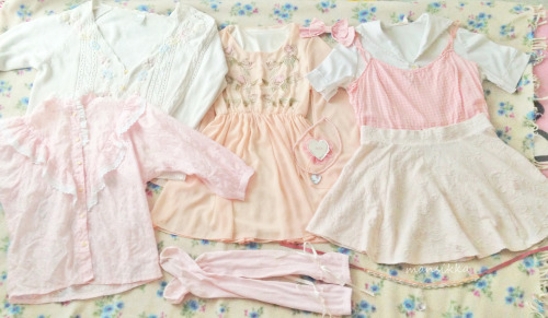 mansikka:  I’ve been talking about the post about my clothes and this is it! This is the post! I chose my favourite clothes and clothes that I have something to say about and divided them to groups. I also threw in some accessories since apparently