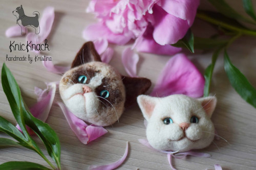 sosuperawesome:Needle Felt Cat and Bunny Brooches and Keychains by Kristina Drozd on EtsyMore like t