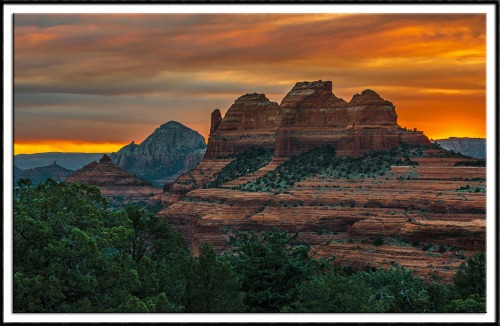 wapiti3:  Guy Schmickle photos (The Desert Southwest -Magical Sedona ) on Flickr. 1-An Agave Trio and Mitten Ridge  2-Harding Springs in Oak Creek Canyon, Arizona 3-The Cibola Mitten at Sunset - Sedona, Arizona 4-Fiery Sunset Over Mitten Ridge - Sedona,
