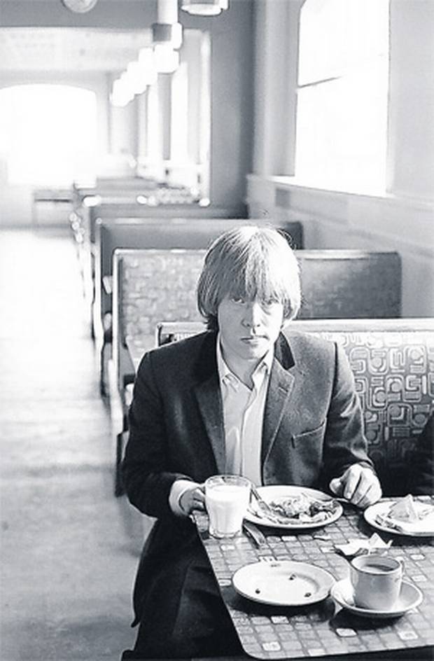 Terry O’Neill, Rolling Stones guitarist Brian Jones dines alone