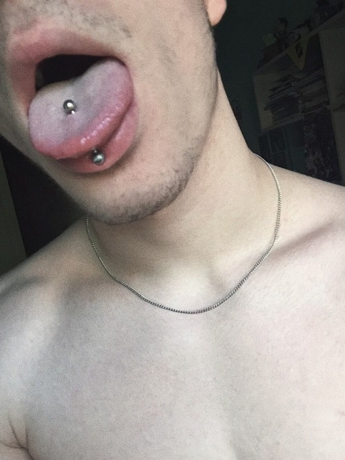 tumbludoo: steel on my tongue Ugh such a turn on