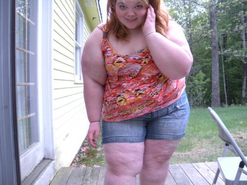 chubbylicious-bitch: Appropriate attire for summer: whatever the fuck you want. ;)