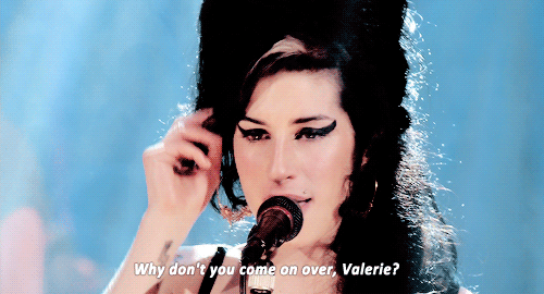 amyjdewinehouse:Amy Winehouse performing ‘Valerie’ live at the Porchester Hall in London, 2007.