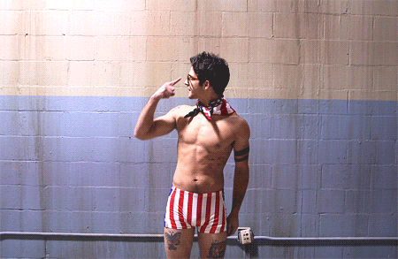 celebritymeat:  poseysfingers:  Lt. America   Tyler Posey.