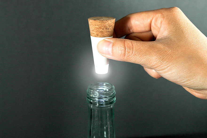 jenniferstolzer:  beben-eleben:  Turn Old Bottles Into Lamps With Rechargeable LED