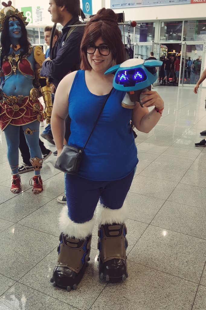 schmogg:spent gamescom with @steelsuit @monstergabe &amp; @noodl and we saw so