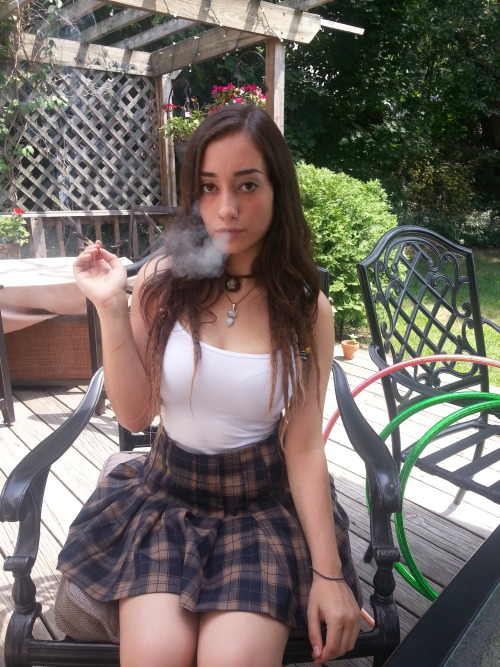 openancienteyes:  i smoke two joints before i smoke two joints, and then i smoke two more    Damn so beautiful 