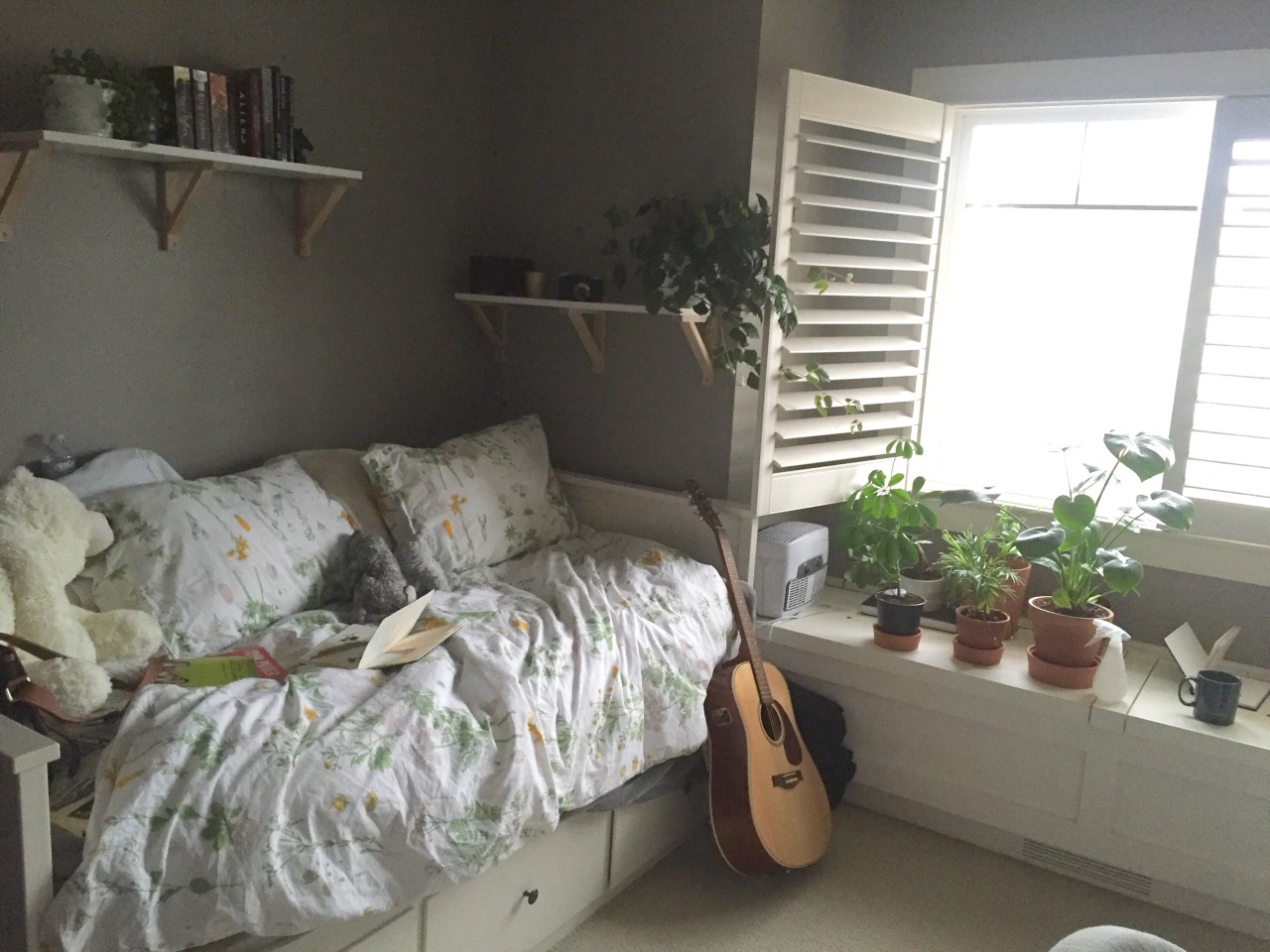 lunarlatte: an anon asked for pictures of my room a while ago and I finally got around