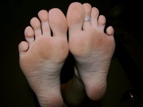 sasha-hot-feet:  Foot worship fetish and top foot fetish sites. Sex tonight with