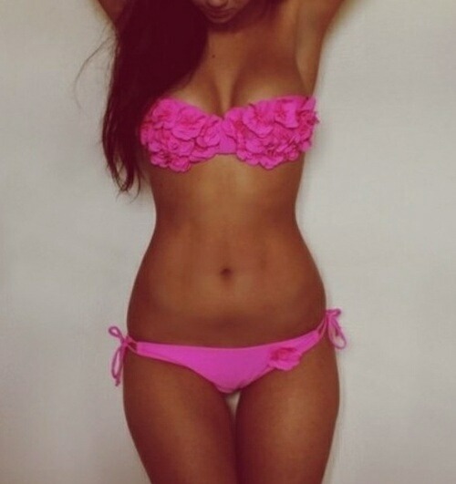 yourbodysdesire:  Summer body goals!  💪 (Dont know who this is tho)
