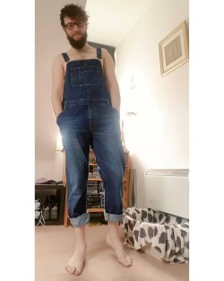 beardysamuel:  Aw yis, my dungarees finally arrived! ❤️ - - - - #feelingcute #happy #messyhairdontcare #scruffyboy #scruffyguys #gay #gayguys #gayguyswithbeards #beards #instabeard #instagay #queerbeard #cutegay #fashionicon #legendiconstar  (at Brighton)