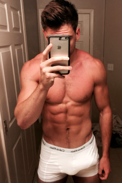 texasfratboy:  nice underwear bulge!