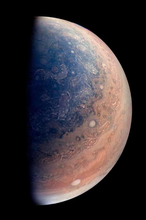 humanoidhistory:Planet Jupiter, observed by the Juno probe on December 11, 2016.