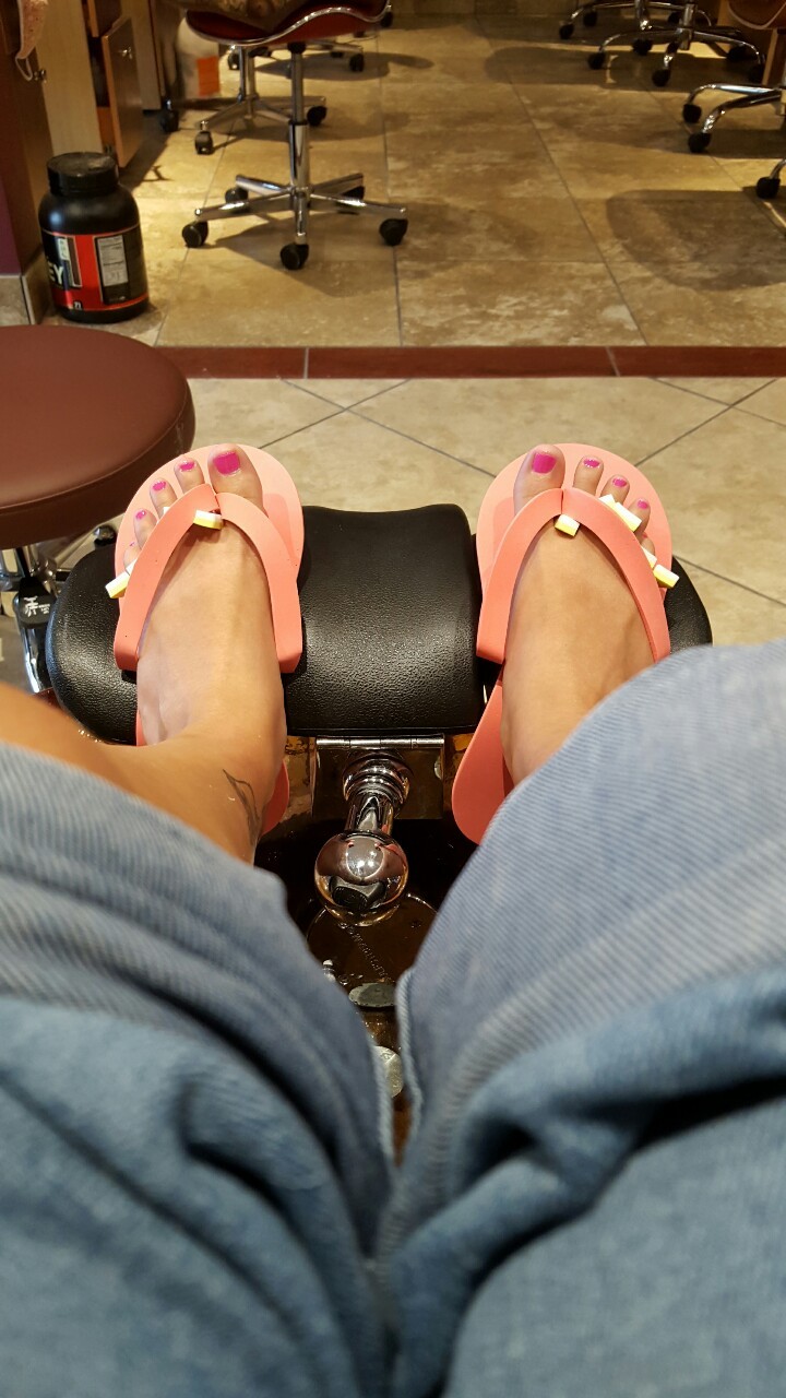 nsfwdomi:  Pedicureeeee