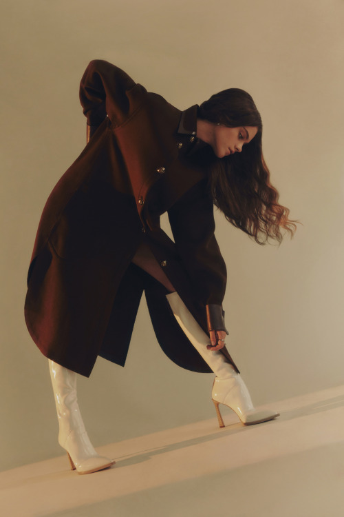 “Shapes to Fall” for L’Officiel Austria by Raul RomoModel Josie Musgrave @ IMG Mod