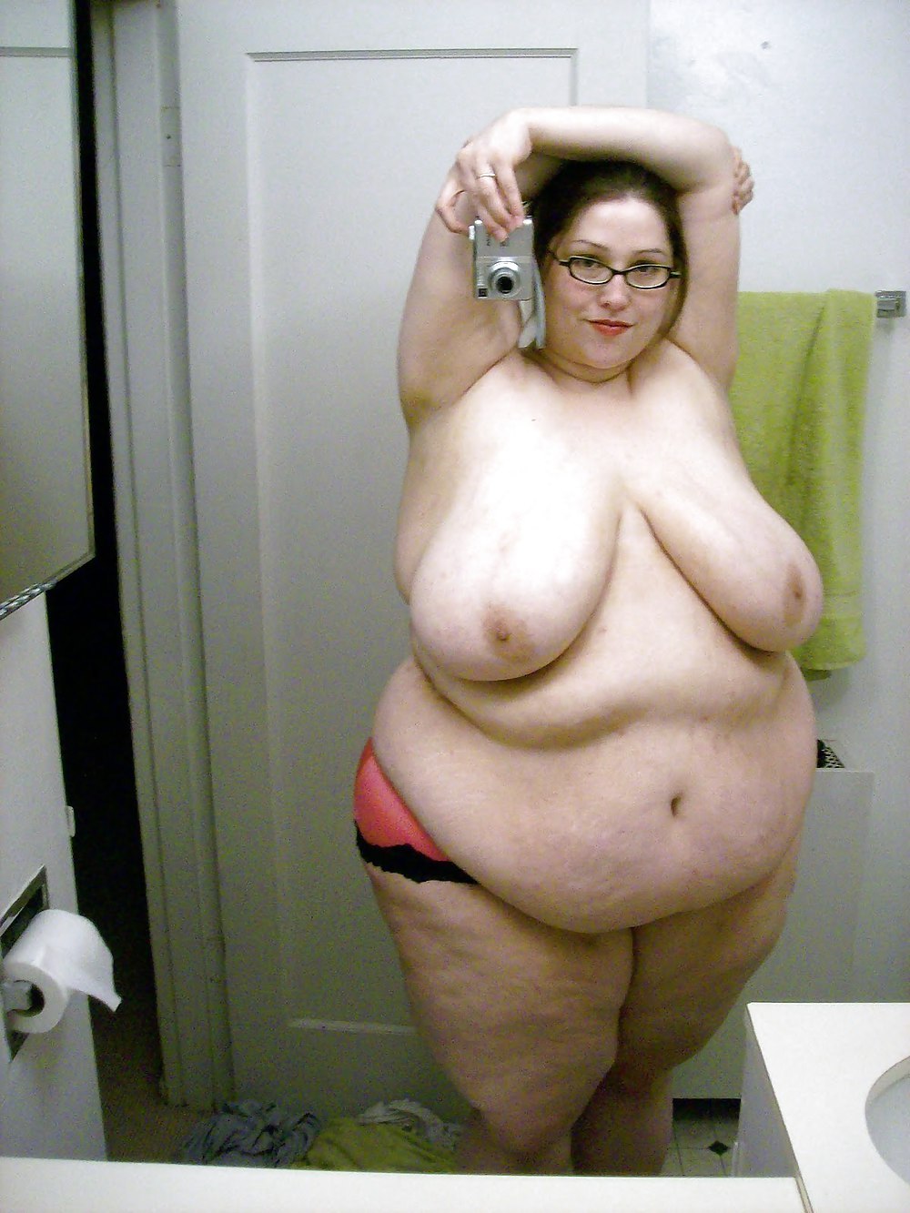 bbw-dumpster:  prettybbw-blog:    Beautiful hang
