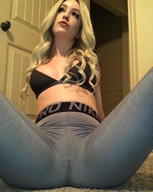 yoga-pants-are-hot:She doesn’t appear to be sweating anywhere else.