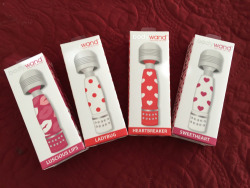 toydirty:  ♥ ♥ ♥  TOYDIRTY MONTHLY GIVEAWAY !!!!!!! ♥ ♥ ♥FREE MINI BODYWANDS ~ from my adult toy store ToyDirty  *The winners each get one of the following limited edition mini bodywands, so there will be exactly FOUR WINNERS*  The prizes