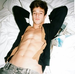 male-celebs-naked:  Cameron Dallas