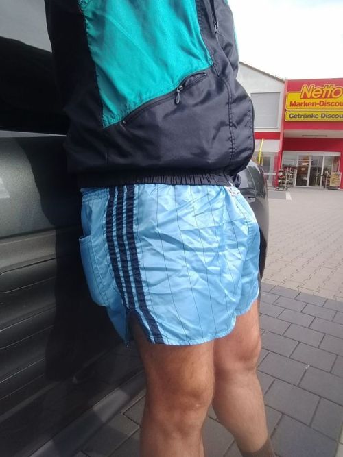 nylonshortsen: Glanzadidas in light blue Adidas shorts!