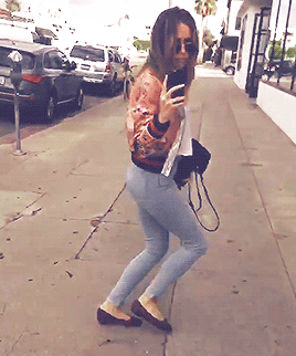mslany:✨Alycia trying to walk while filming Maia as she films Alycia✨