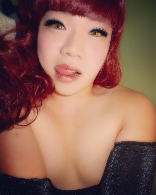 slutsexycat: 沒人要理小貓了….要去流浪了 Nobody wants me