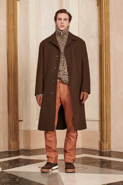 TOD’s FALL WINTER 2022 collection - SEE ALL THE LOOKS