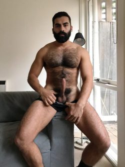 hairydudesishot: = Hairy dudes is hot =