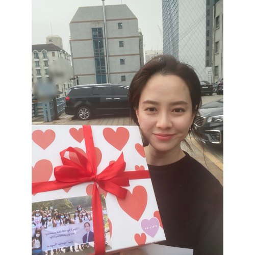 Song Ji-Hyo IG Update | 04022021미얀마 팬 여러분여러부우운덕분에 감사한 나날들이에요…마음만 함께 응원해주셔도 되는데..정말 행복한 올해네요&h