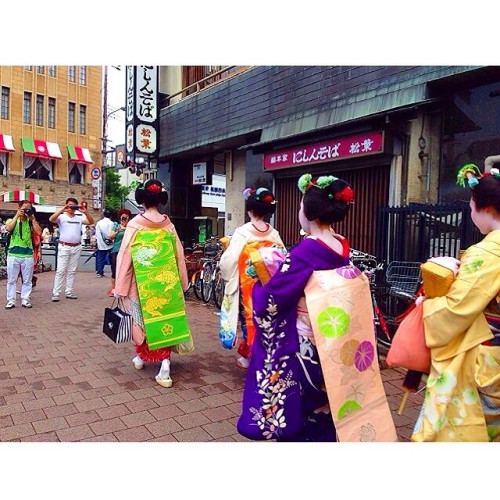 geisha-kai:  Maiko of Gion Kobu (Satsuki, Katsutomo, Masaki, Mameroku) going for Gokagai performance by @rrrrei on Instagram