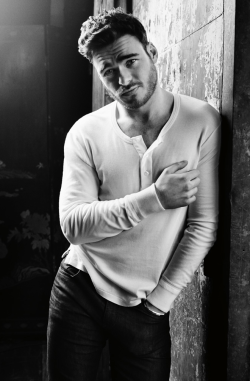 mynewplaidpants:  Over at the blog I am making you pick between Richard Madden as Robb Stark on A Game of Thrones + Richard Madden as Prince Charming in Cinderella - CLICK OVER TO VOTE. I included several new pictures of Mr. Madden because of course I