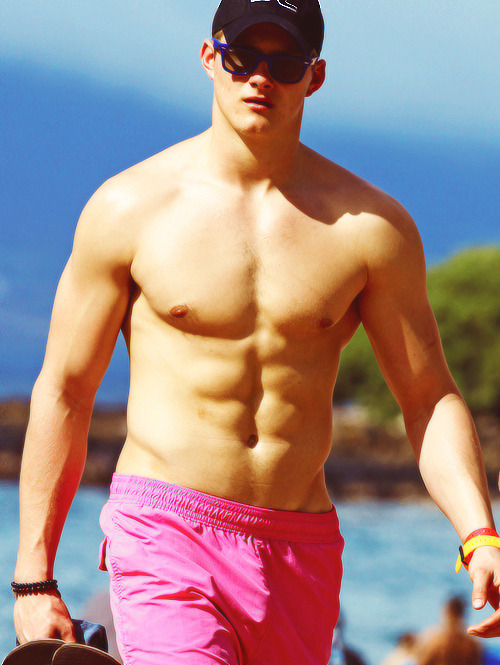 testingnewwaters:  Alexander Ludwig: having a great time at the beach… (Love when those wet shorts cling) 