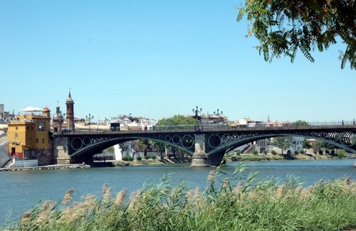  Puente de Triana, Sevilla - Monumento Histórico Nacional.