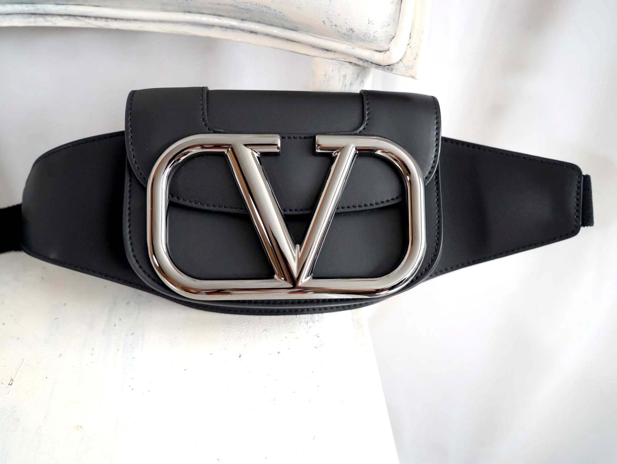 【関税込み】Valentino ブラック パネル フーディ 84c3bffc972cc7fca4cdefe13ff215