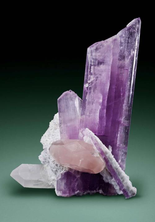 hematitehearts:  Kunzite with Morganite and porn pictures