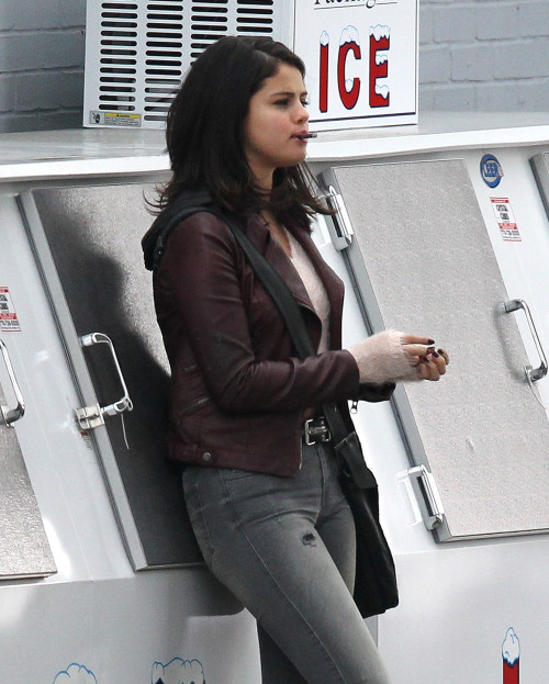 smg-news:  January 27th: Selena on set of “The Revised Fundamentals of Caregiving” in Atlanta. 