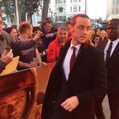 messedup4good:mtllovelygirl:seraphi-don:James McAvoy  and sister Joy at the London premiere of The M